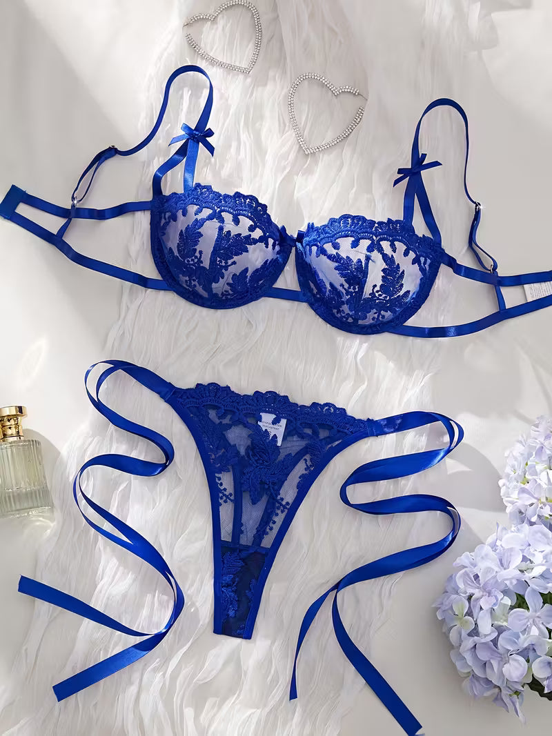 Dunkelblaues Dessous mit Spitze